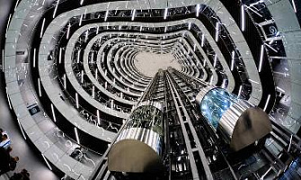 Противопожарное остекление фасада сложной формы и установка противопожарных дверей